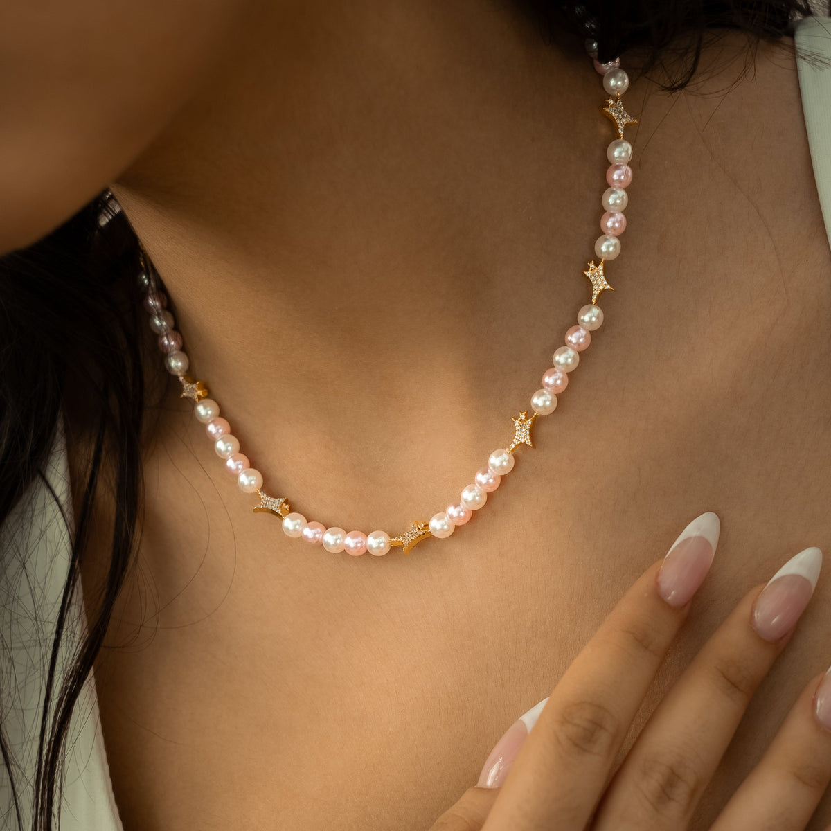 Chaîne perlée Signature Dorée - Blanc et Rose