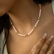 Chaîne perlée Signature Dorée - Blanc et Rose